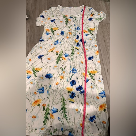 White dress with bright floral pattern -Maxi dress 2XL - Picture 12 of 13